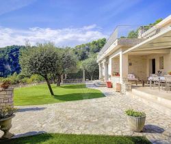 A louer MAISON  CONTEMPORAINE BORD DE MER CAGNES SUR MER