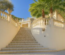 A louer MAISON  CONTEMPORAINE BORD DE MER CAGNES SUR MER