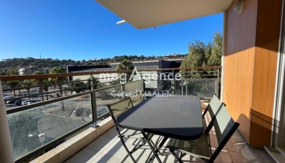 A louer APPARTEMENT DE PRESTIGE T3 66 M2 TERRASSE BORD DE MER CAVALAIRE SUR MER