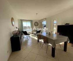 A louer APPARTEMENT DE PRESTIGE T3 66 M2 TERRASSE BORD DE MER CAVALAIRE SUR MER