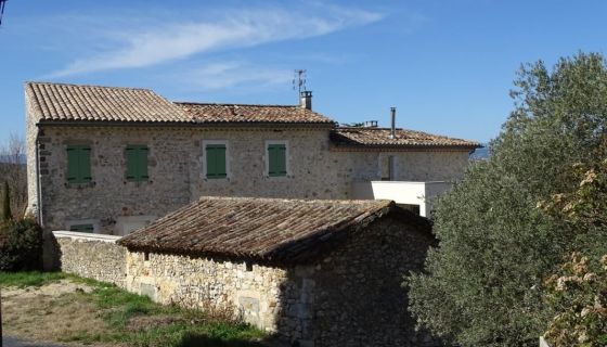A louer APPARTEMENT  150 M2 TERRASSE  UZES