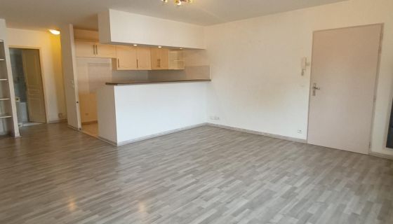 A louer APPARTEMENT T3 75 M2 TERRASSE  BAGNOLS SUR CEZE