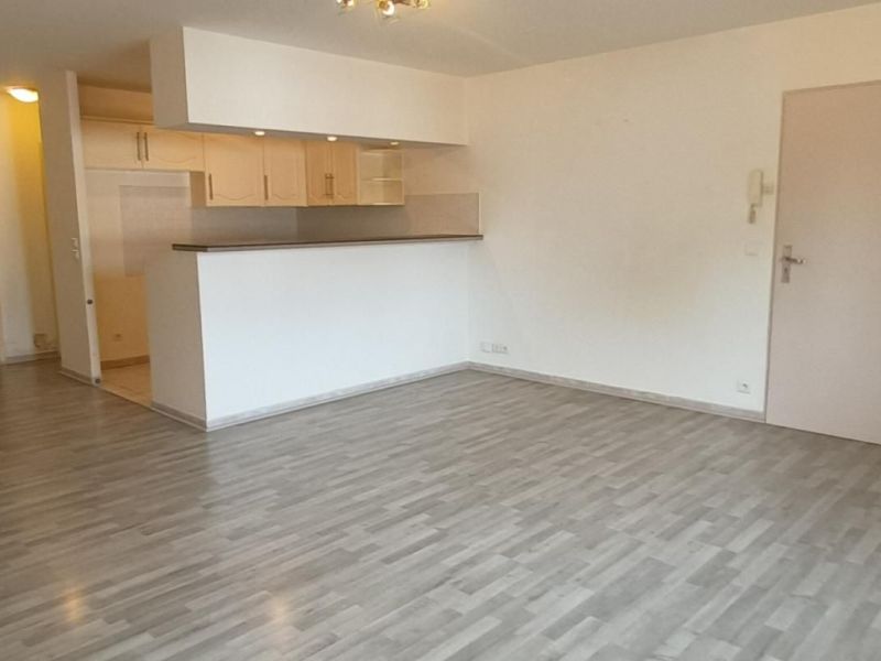 A louer APPARTEMENT T3 75 M2 TERRASSE  BAGNOLS SUR CEZE