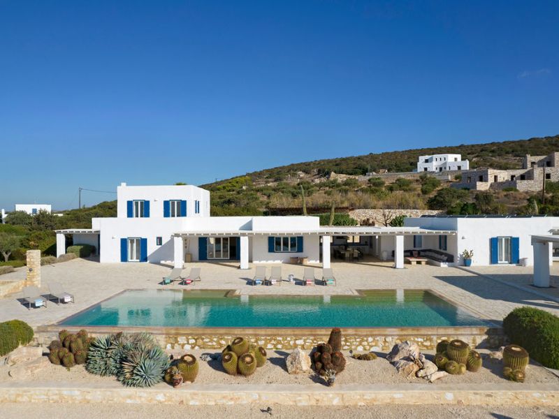 A vendre MAGNIFIQUE VILLA VUE MER 550 M² PAROS