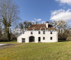 A vendre MAISON  8 PIECES 300 M2  SALIES DE BEARN campagnes