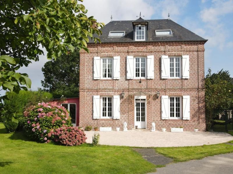 A vendre Maison de maître et centre équestre à  vendre proche Veules les roses et St Valery en caux (76)