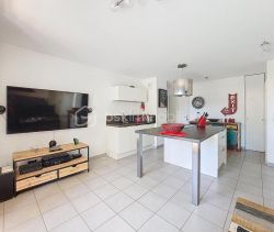 A louer APPARTEMENT T3 67 M2 TERRASSE BORD DE MER TOULON