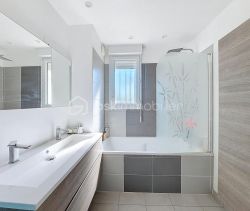 A louer APPARTEMENT T3 67 M2 TERRASSE BORD DE MER TOULON