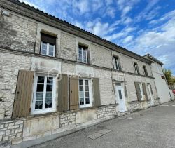 A louer LONGèRE  8 PIECES 180 M2  JARNAC CHAMPAGNE