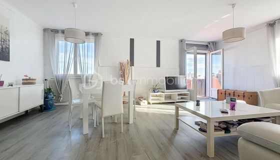 A louer APPARTEMENT T3 77 M2  BEZIERS