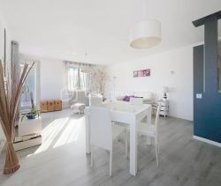 A louer APPARTEMENT T3 77 M2  BEZIERS