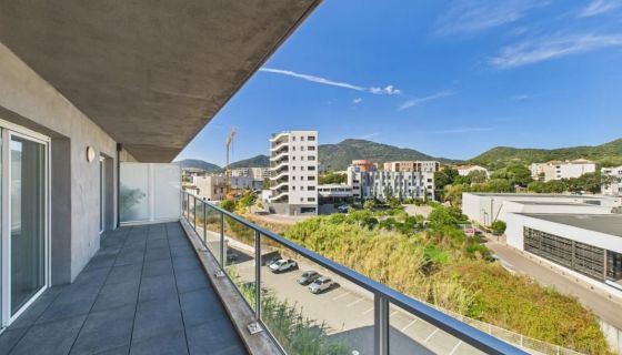 A louer APPARTEMENT T3 76 M2 TERRASSE BORD DE MER AJACCIO