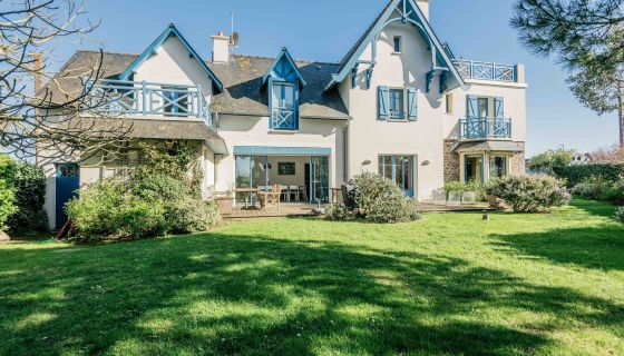 For sale BEAUTIFUL 8-ROOM house close to the beach SEA VIEW SAINT MALO