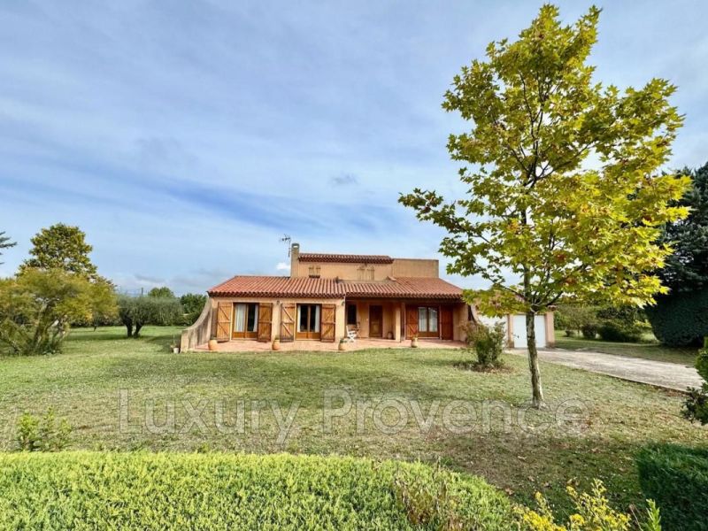 A louer MAISON  6 PIECES 184 M2  TRETS