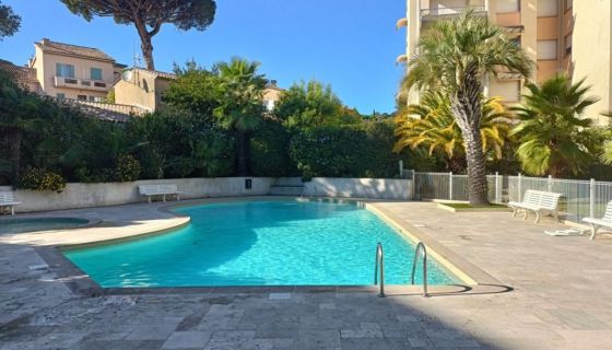 A vendre APPARTEMENT T2 45 M2 TERRASSE BORD DE MER SAINTE MAXIME