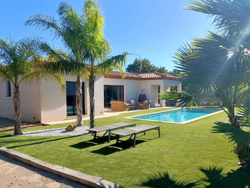 A vendre MAISON  5 PIECES 140 M2  PLAN DE LA TOUR