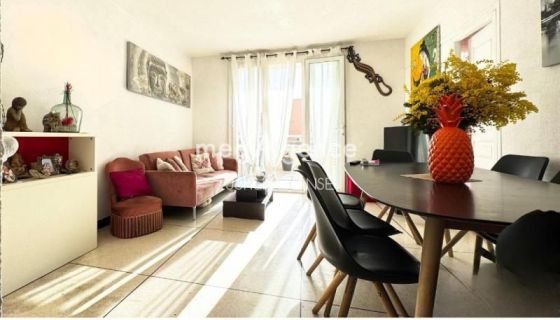 A louer APPARTEMENT T4 65 M2 TERRASSE BORD DE MER SAINTE MAXIME