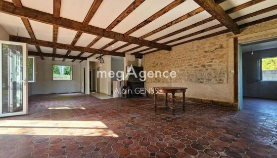 A louer MAISON  DE MAîTRE  SAINT JEAN D ANGELY