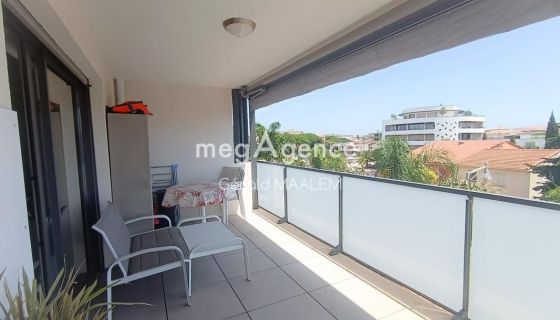 A louer APPARTEMENT DE PRESTIGE T2 48 M2 TERRASSE BORD DE MER FREJUS