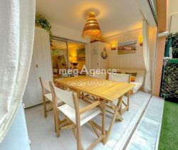 A louer APPARTEMENT DE PRESTIGE T3 49 M2 BORD DE MER LA CROIX VALMER