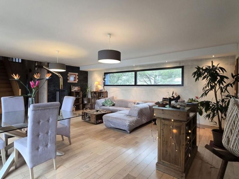 MAISON  BOIS  VINGRAU