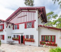 A vendre MAISON  14 PIECES 450 M2 BORD DE MER SOORTS HOSSEGOR