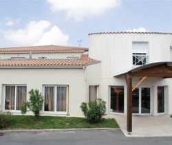 A louer APPARTEMENT T2 34 M2 TERRASSE  TONNAY CHARENTE