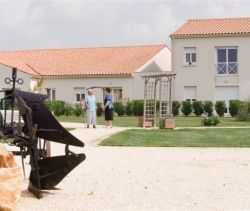 A louer STUDIO  22 M2 TERRASSE  TONNAY CHARENTE