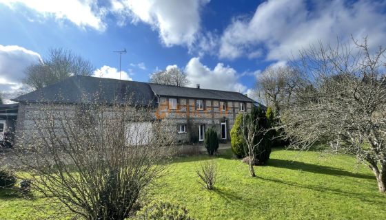 A vendre MAISON DE CARACTERE 250 m² GRANGE AMENAGEABLE Saint-Pierre-en-Port