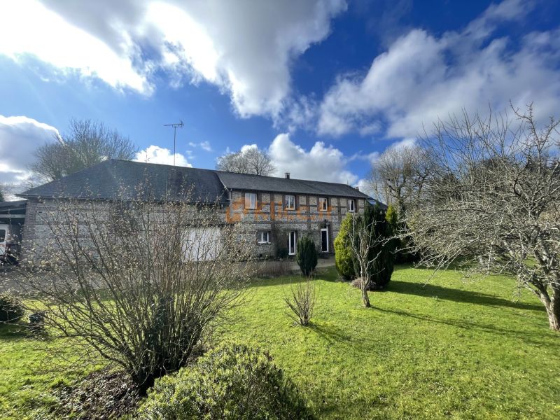 A vendre MAISON DE CARACTERE 250 m² GRANGE AMENAGEABLE Saint-Pierre-en-Port