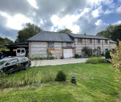 A vendre MAISON DE CARACTERE 250 m² GRANGE AMENAGEABLE Saint-Pierre-en-Port