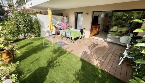A louer APPARTEMENT DE PRESTIGE T2 48 M2 TERRASSE BORD DE MER SAINT RAPHAEL