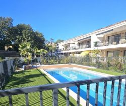 A louer APPARTEMENT DE PRESTIGE T2 48 M2 TERRASSE BORD DE MER SAINT RAPHAEL