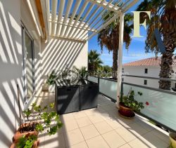 A louer APPARTEMENT DE PRESTIGE T3 70 M2 TERRASSE BORD DE MER MEZE