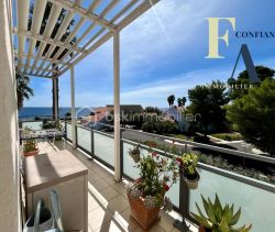 A louer APPARTEMENT DE PRESTIGE T3 70 M2 TERRASSE BORD DE MER MEZE