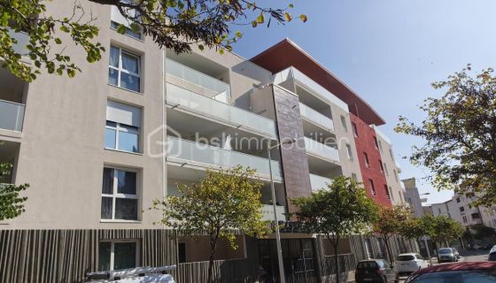 A louer APPARTEMENT T3 69 M2 TERRASSE  NIMES