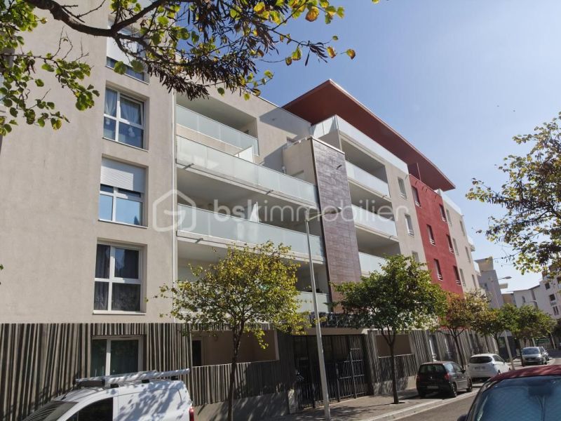 A louer APPARTEMENT T3 69 M2 TERRASSE  NIMES