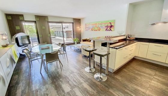 A louer APPARTEMENT DE PRESTIGE T4 108 M2 TERRASSE BORD DE MER CANNES