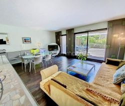 A louer APPARTEMENT DE PRESTIGE T4 108 M2 TERRASSE BORD DE MER CANNES