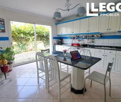 For rent 6-ROOM HOUSE 200 M2 LE BOUSCAT