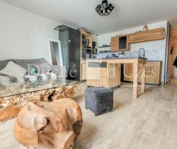 A louer APPARTEMENT T3 71 M2  UZES