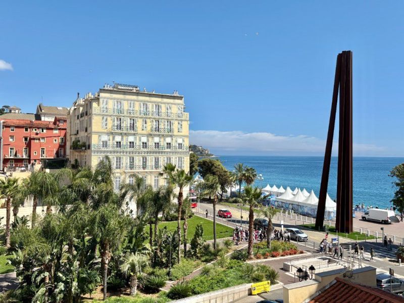 A louer APPARTEMENT T3 75 M2 VUE MER NICE