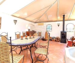 A louer LOFT  6 PIECES 325 M2 BORD DE MER MARENNES