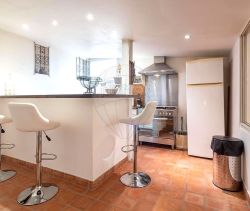 A louer LOFT  6 PIECES 325 M2 BORD DE MER MARENNES