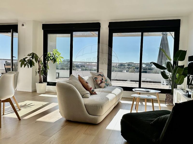 A louer PENTHOUSE T4 90 M2 TERRASSE VUE MER ANTIBES