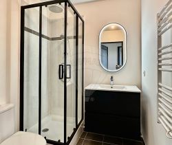 A louer PENTHOUSE T4 90 M2 TERRASSE VUE MER ANTIBES