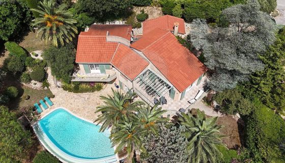 A louer MAISON  6 PIECES 185 M2 BORD DE MER THEOULE SUR MER