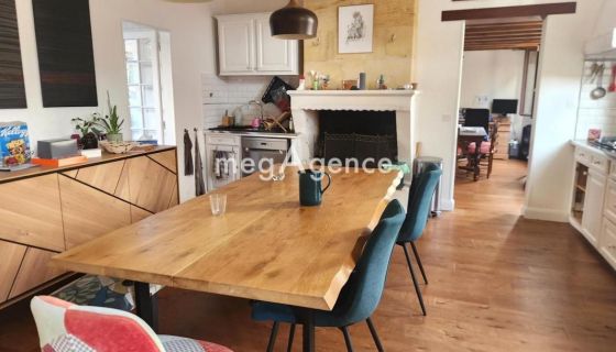 A louer MAISON  DE MAîTRE  BEGLES