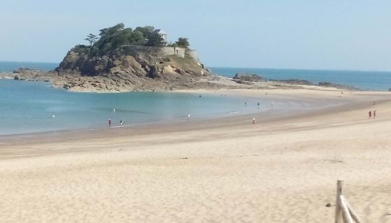 vente Terrain constructible à vendre à Saint-Coulomb, proche de la mer