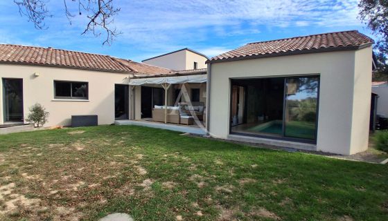 A vendre MAISON  6 PIECES 135 M2 BORD DE MER SAINT VINCENT SUR JARD